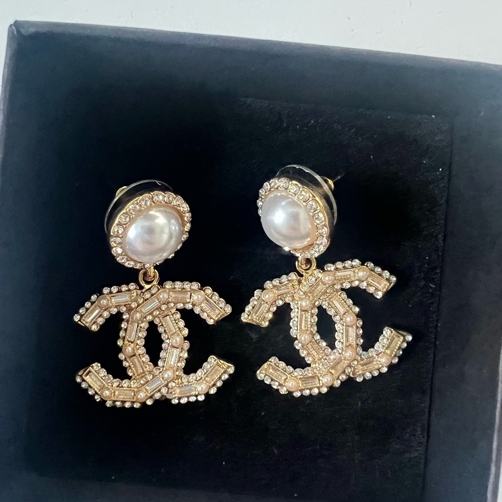 Double C design earring